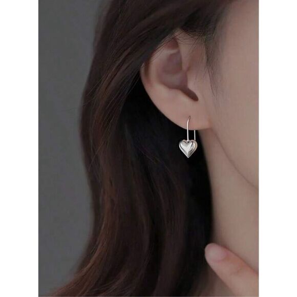 Pierced Heart Earrings - Picture 5 of 5